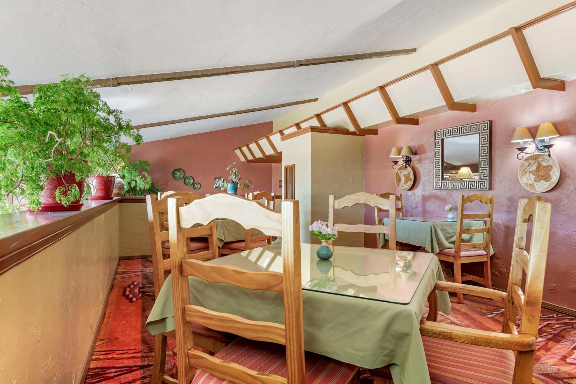 Western Mission Hotel 3*