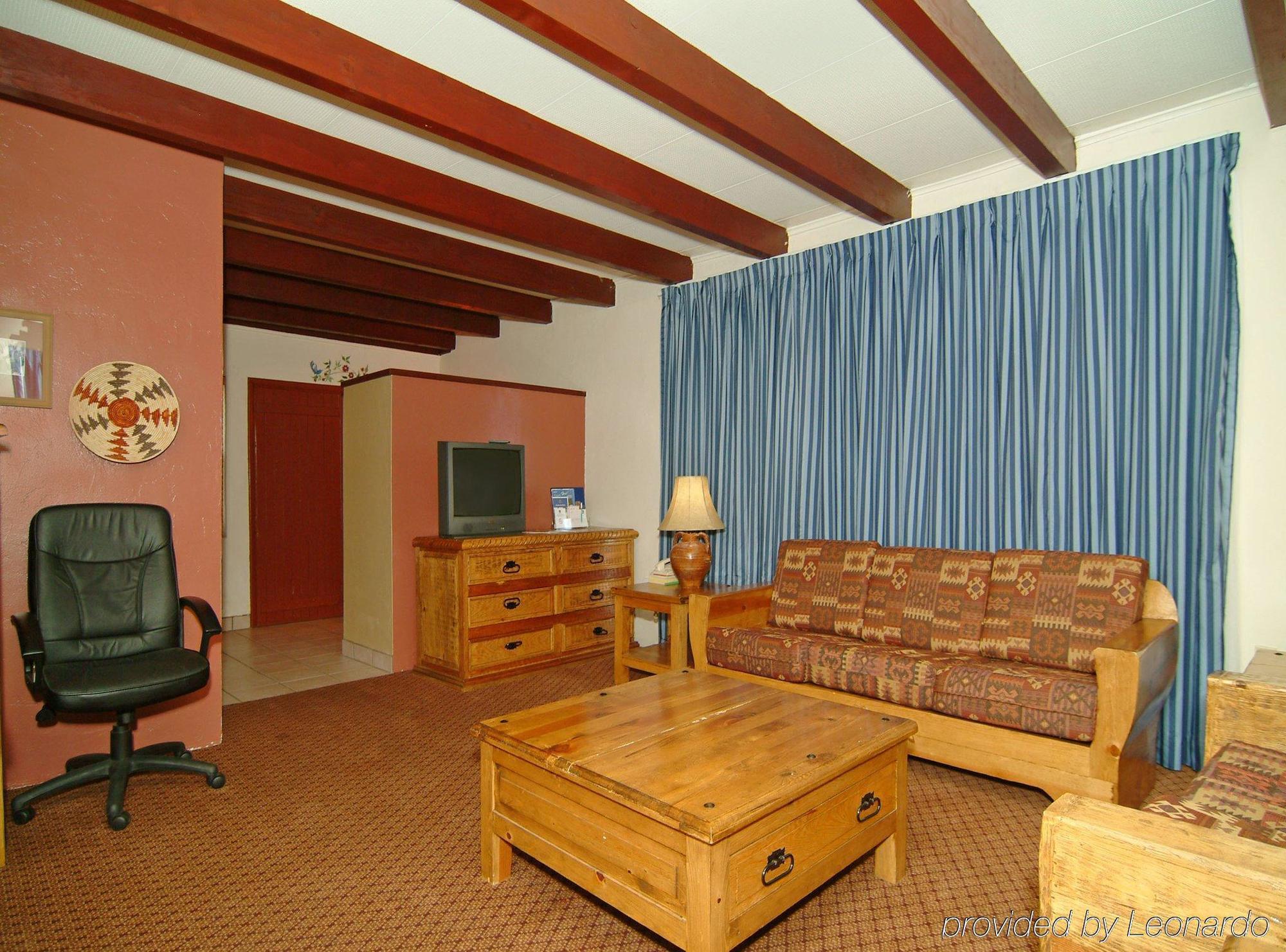 Western Mission Hotel 3*